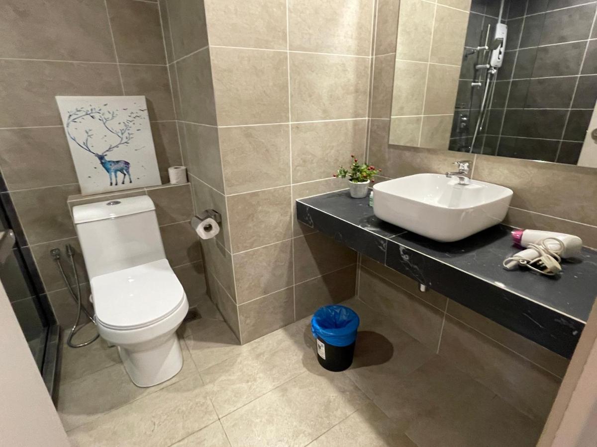 Aru Suites Homestay Wifi,Carpark,24H Check In,Water Filter By R2 Residence Kota Kinabalu Esterno foto